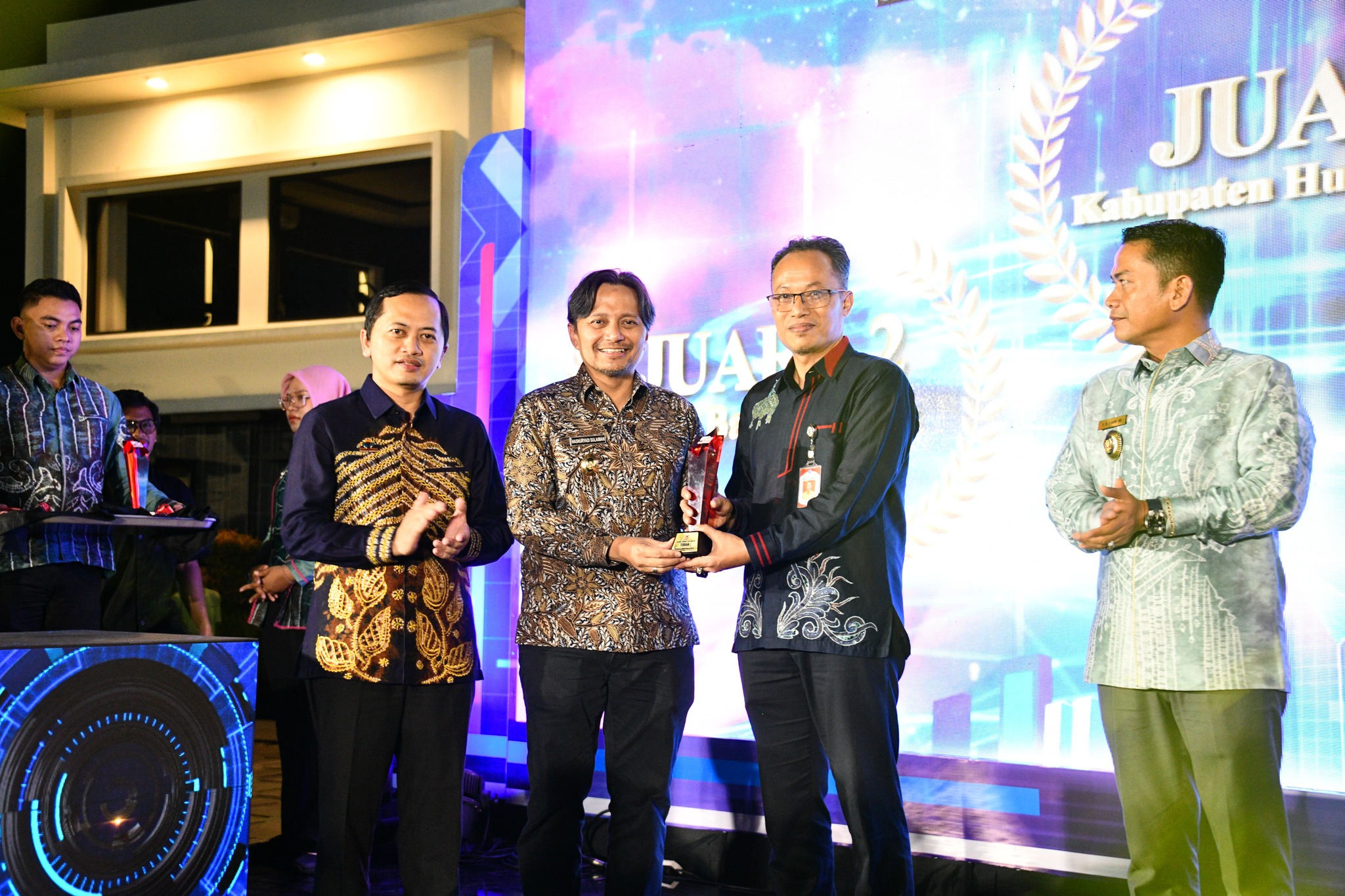 PENGELOLAAN ADUAN RESPONSIF, PEMKAB HSS RAIH PENGHARGAAN LAPOR! TERBAIK I TINGKAT KALSEL