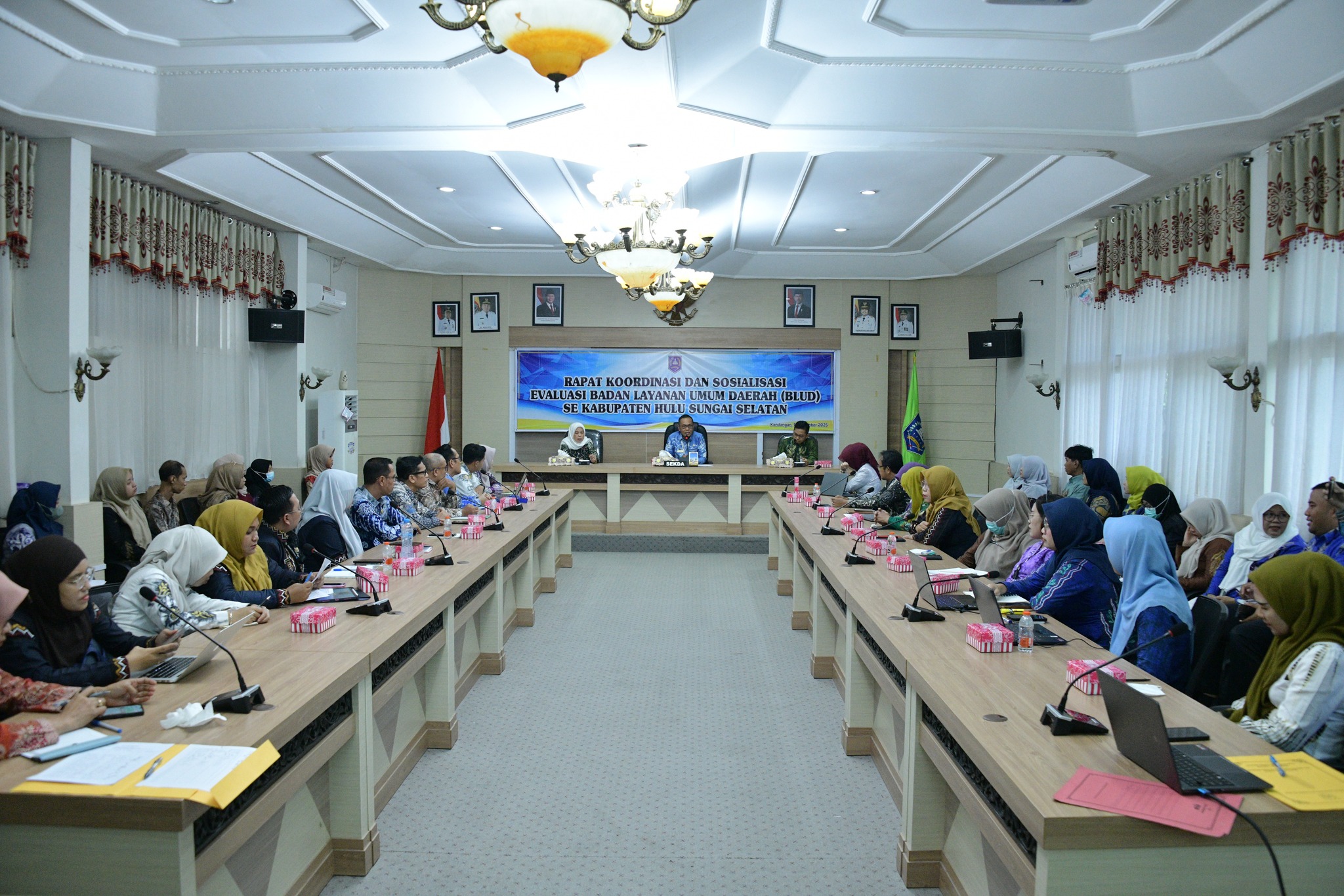 SEKDA KAB. HSS PIMPIN RAKOR DAN SOSIALISASI EVALUASI BLUD 2025, TEGASKAN KOMITMEN TINGKATKAN MUTU LAYANAN PUBLIK