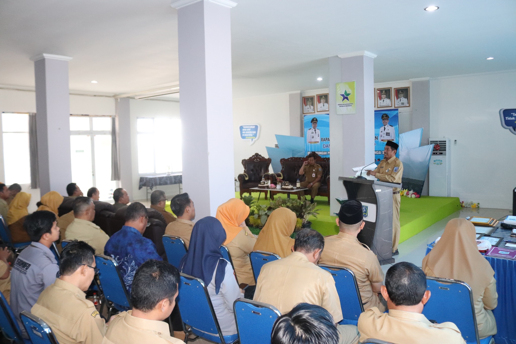 TINGKATKAN TATA KELOLA BIROKRASI, PEMKAB HSS GELAR RAPAT KOORDINASI KEARSIPAN TAHUN 2025