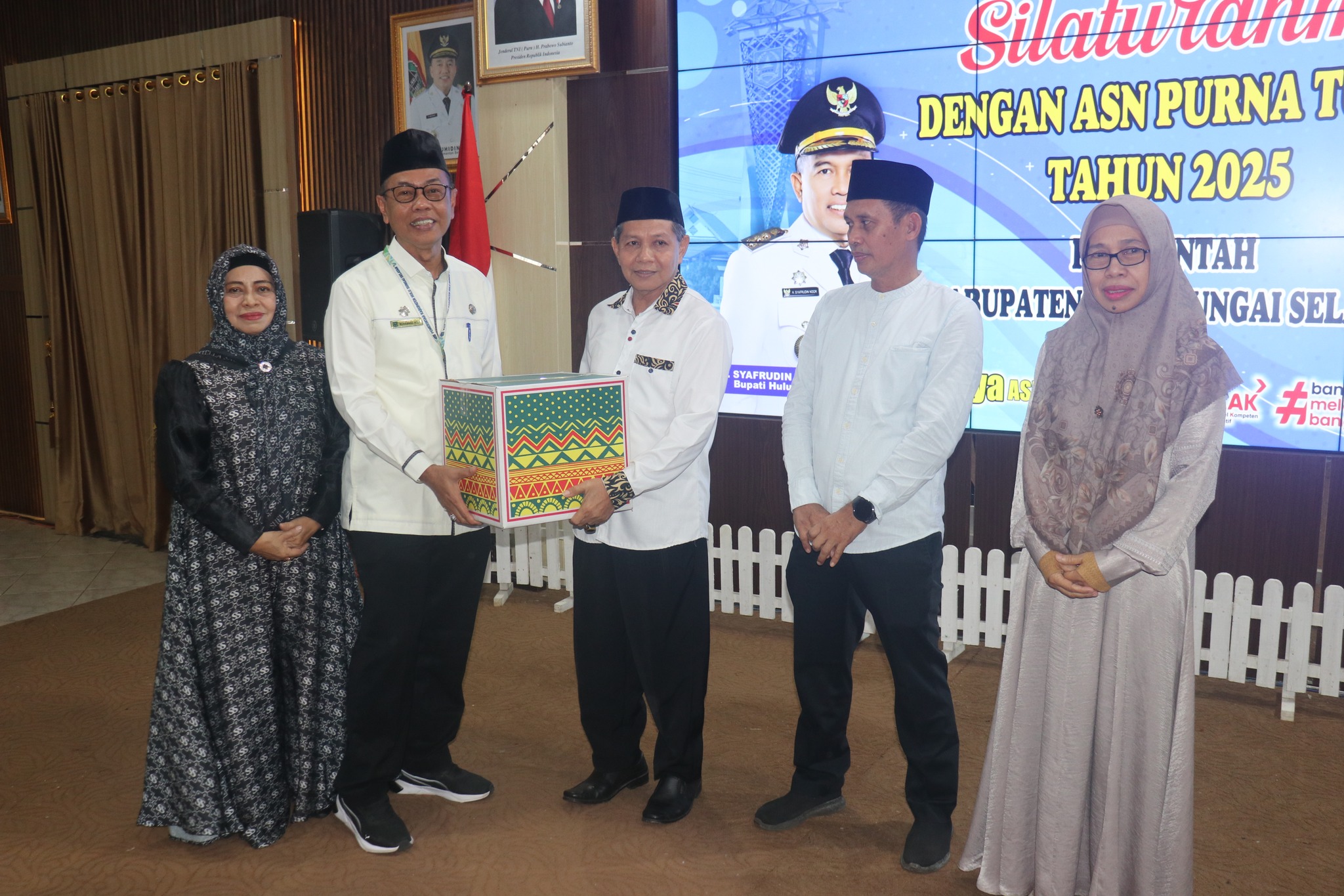 SEKDA HSS HADIRI SILATURAHMI DAN PENYERAHAN TALI ASIH ASN PURNA TUGAS TAHUN 2025