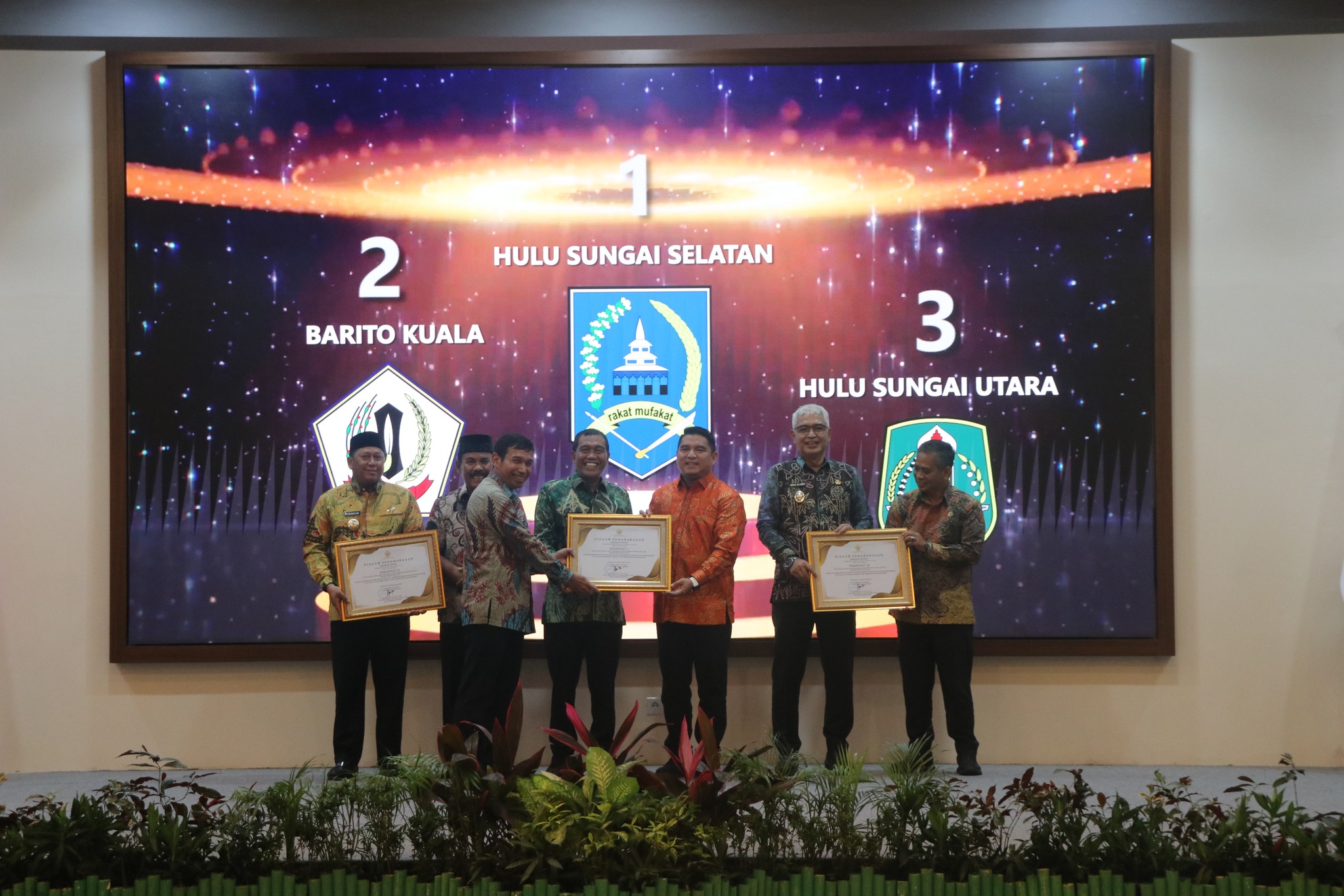 PEMKAB HSS RAIH PERINGKAT PERTAMA PENYELESAIAN TINDAK LANJUT REKOMENDASI BPK SE-KALSEL TAHUN 2025