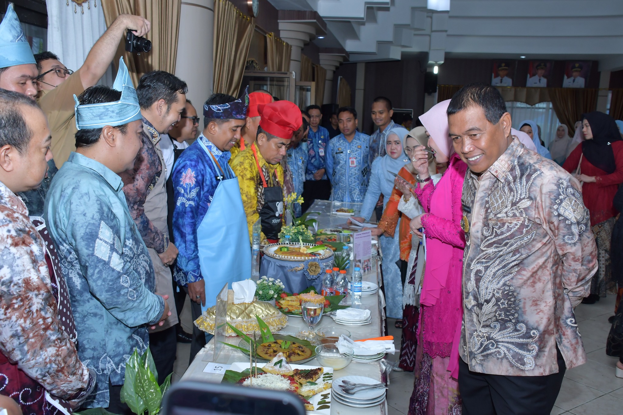 LOMBA LEMPING TRADISIONAL KREASI ANTAR OPD MERIAHKAN PUNCAK PERINGATAN HARI IBU KE-97 DI KABUPATEN HSS