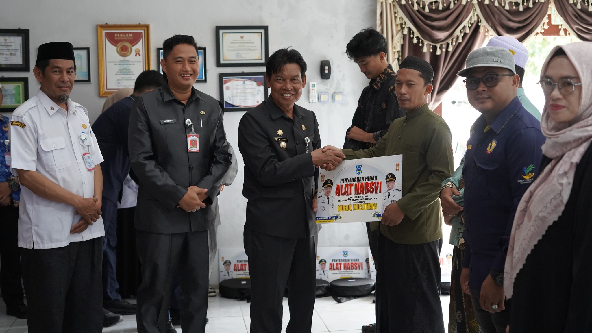 PEMKAB HSS SALURKAN BANTUAN PERLENGKAPAN HABSY UNTUK WILAYAH TIGA DAHA