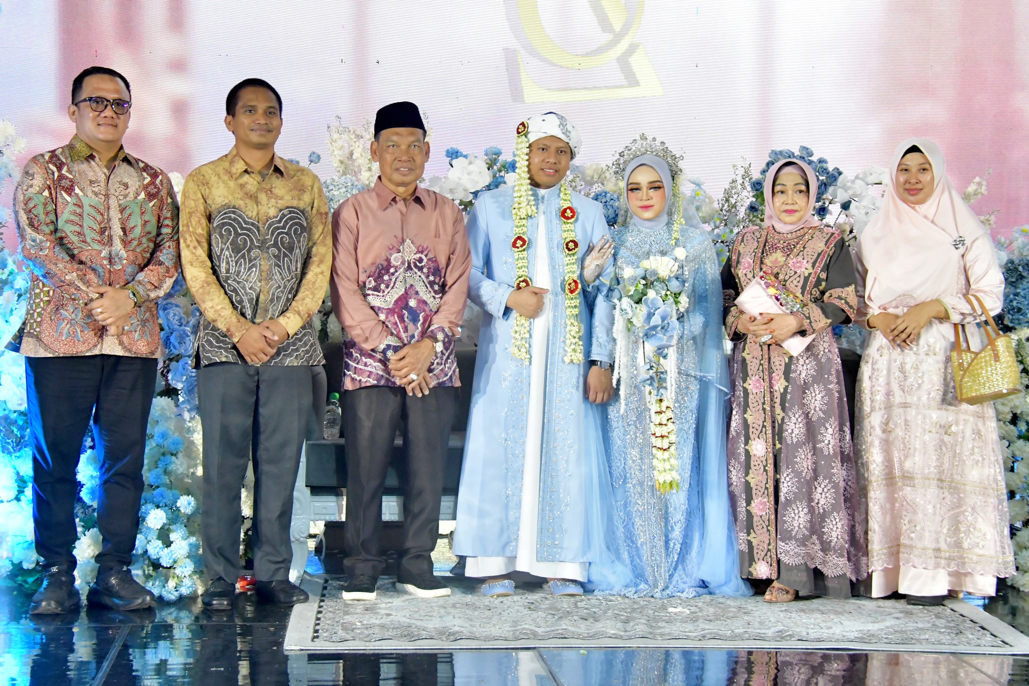 WAKIL BUPATI HSS HADIRI RESEPSI PERNIKAHAN PUTRA PIMPINAN PONPES DALAM PAGAR KANDANGAN