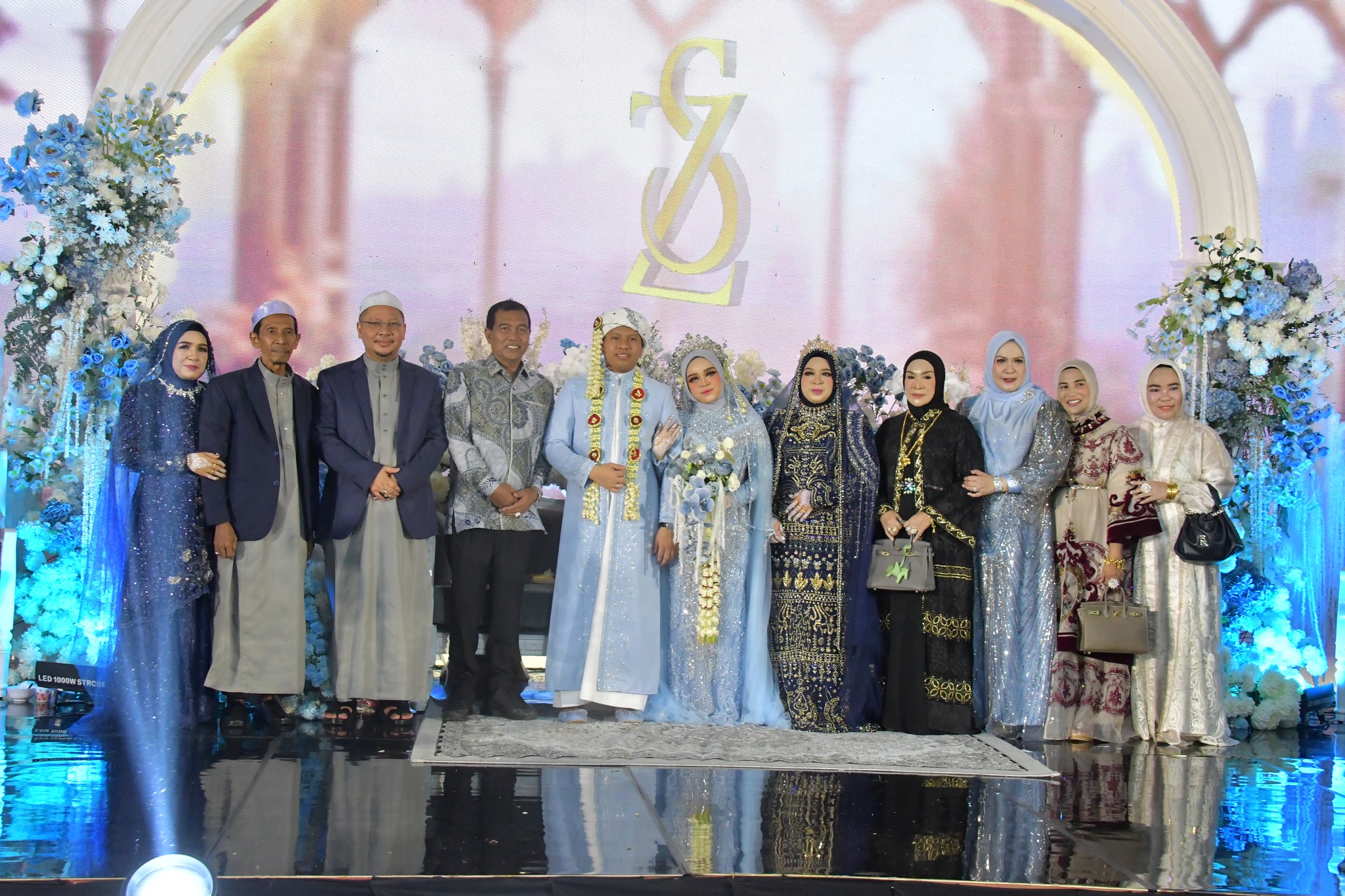 PERNIKAHAN PUTRA ULAMA KHARISMATIK KANDANGAN BERLANGSUNG MERIAH, DIHADIRI TOKOH PENTING DAN RIBUAN JAMAAH