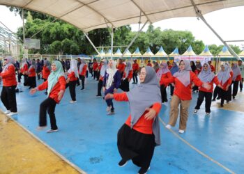 PERERAT SILATURAHMI, KUNJUNGAN PWRI KABUPATEN PASER KE HSS DIAWALI SENAM BERSAMA