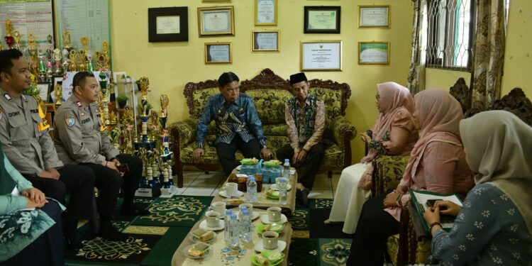 WAKIL BUPATI HSS TINJAU PENANGANAN INFORMASI DUGAAN PERUNDUNGAN DI MTSN 1 HULU SUNGAI SELATAN