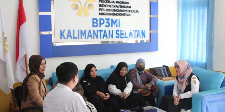 PEMKAB HSS PULANGKAN LIMA CPMI KORBAN DUGAAN PENIPUAN PENEMPATAN NONPROSEDURAL