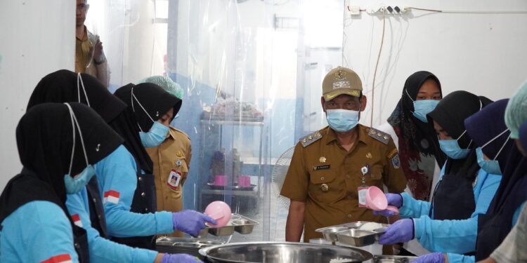 WAKIL BUPATI HSS TINJAU DUA SPPG DI KECAMATAN DAHA SELATAN