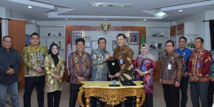SINERGI PERANGI NARKOBA, PEMKAB HSS DAN BNNP KALSEL RESMI JALIN KESEPAKATAN P4GN