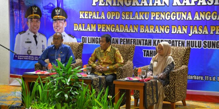 BUPATI HSS BUKA KEGIATAN PENINGKATAN KAPASITAS KEPALA OPD DALAM PENGADAAN BARANG DAN JASA PEMERINTAH