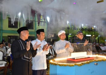 MILAD KE-16 PONPES DALAM PAGAR: BUPATI HSS RESMIKAN IAI KHAS AL ARSYADI DAN LUNCURKAN BUKU INTERNASIONAL