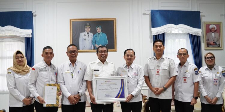 PEMKAB HSS RAIH OPINI KUALITAS TINGGI, OMBUDSMAN RI SERAHKAN HASIL PENILAIAN PELAYANAN PUBLIK 2025