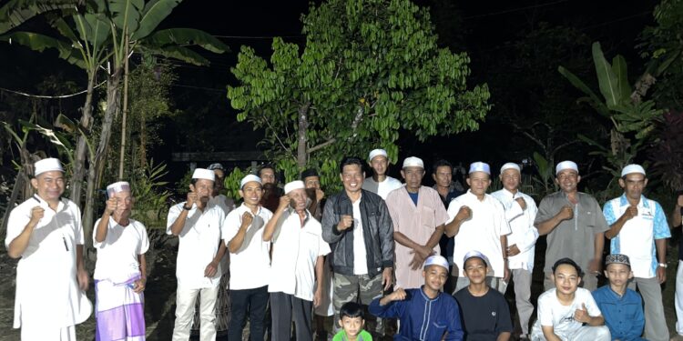 HADIR DI TRADISI SAMBUT BULAN SUCI RAMADAN DESA PISANGAN GITIK, WABUP HSS H. SURIANI BERNOSTALGIA BERSAMA WARGA