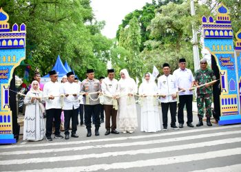 BUPATI HSS RESMIKAN PASAR SEMANGAT RAMADHAN 1447 H DI KANDANGAN