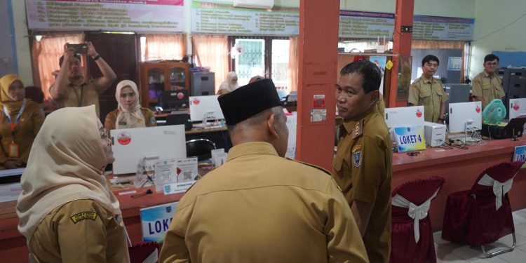 BUPATI HSS TINJAU SEJUMLAH ASET DAERAH UNTUK PENATAAN PERKANTORAN