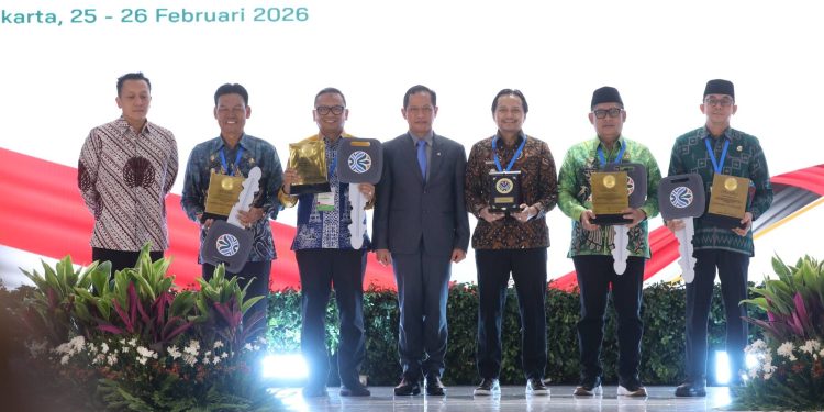 PEMKAB HULU SUNGAI SELATAN RAIH PENGHARGAAN KABUPATEN MENUJU BERSIH PADA RAKORNAS HPSN 2026