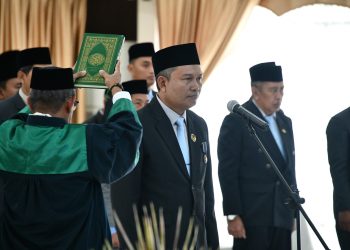 PELANTIKAN KEPALA DINAS DUKCAPIL, PEMKAB HSS PERKUAT KOMITMEN PENINGKATAN PELAYANAN ADMINISTRASI KEPENDUDUKAN