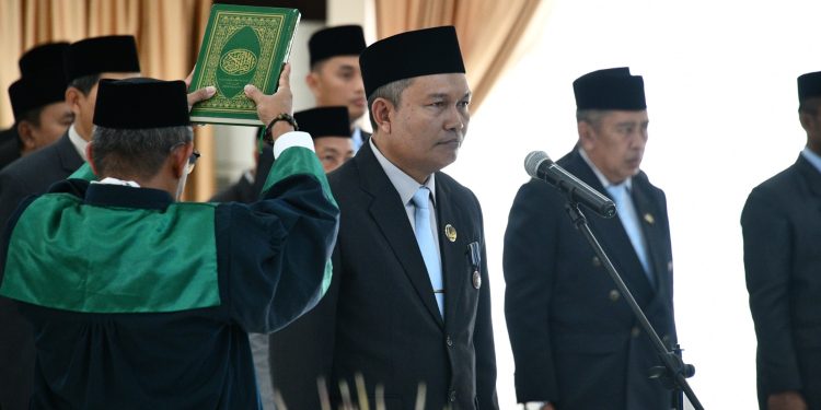 PELANTIKAN KEPALA DINAS DUKCAPIL, PEMKAB HSS PERKUAT KOMITMEN PENINGKATAN PELAYANAN ADMINISTRASI KEPENDUDUKAN