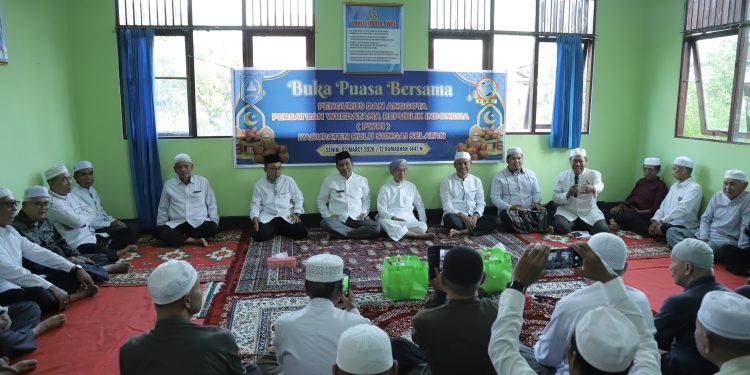 BUPATI DAN WABUP HSS BUKA PUASA BERSAMA PWRI, PERERAT SILATURAHMI DAN TEGUHKAN KOMITMEN UNTUK PENSIUNAN
