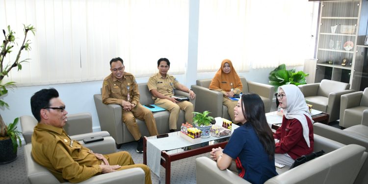 PERKUAT SINERGI INFORMASI, WAKIL BUPATI HSS TERIMA AUDIENSI KOMPAS GRAMEDIA