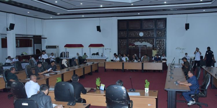 RAPAT KERJA BERSAMA, PEMKAB DAN DPRD SELARASKAN POKIR DENGAN PRIORITAS PEMBANGUNAN