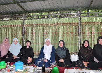 SAFARI RAMADHAN 1447 H DI MASJID AL MUJAHIDIN, KETUA TP PKK HSS TURUT DAMPINGI BUPATI