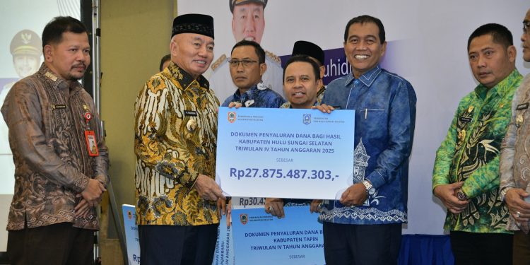 PERKUAT KAPASITAS FISKAL DAERAH, BUPATI HSS HADIRI PENYALURAN BAGI HASIL PAJAK DAERAH