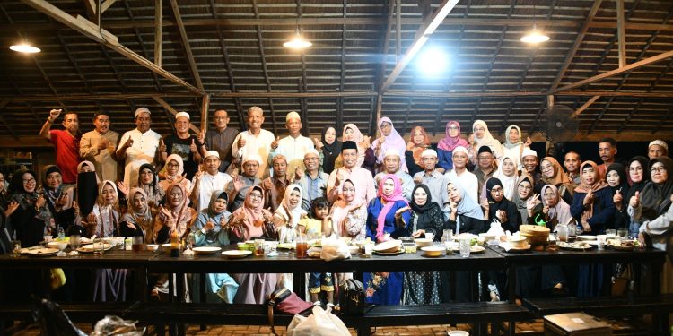 WAKIL BUPATI HSS HADIRI SILATURAHMI DAN BUKA PUASA BERSAMA ALUMNI SMA 1 IDHATA KANDANGAN