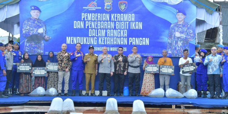 BUPATI HSS SAMBUT KAPOLDA KALSEL, RESMIKAN FASILITAS KEPOLISIAN DAN SERAHKAN BANTUAN SOSIAL