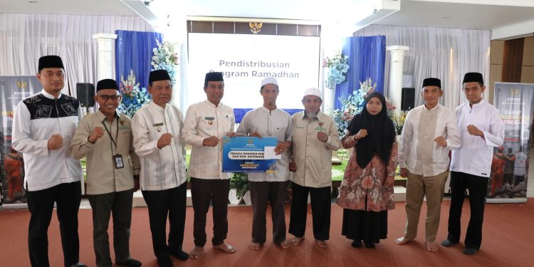 BAZNAS HULU SUNGAI SELATAN SALURKAN BANTUAN RAMADAN RP939 JUTA UNTUK RIBUAN MUSTAHIK
