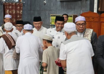 BUPATI HSS BERSAMA KETUA TP PKK SHALAT IDUL FITRI 1447 H BERSAMA MASYARAKAT DI MASJID AGUNG TAQWA KANDANGAN