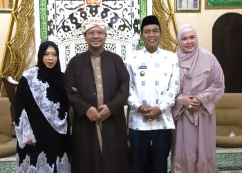 ERATKAN SINERGI ULAMA DAN UMARA, BUPATI HSS SILATURRAHMI KE KEDIAMAN TGH. AHMAD SYAIRAZI PADA MOMENTUM IDUL FITRI