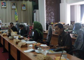 PEMKAB HSS BERSAMA KOMISI III DPRD BAHAS RANPERDA PENGELOLAAN BARANG MILIK DAERAH