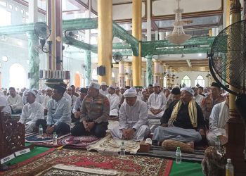 BUPATI HSS SAMBUT KUNJUNGAN KAPOLDA KALSEL DI KANDANGAN, PERERAT SINERGI LEWAT SHOLAT JUMAT BERJAMAAH