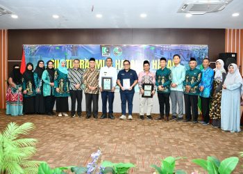 BUPATI HSS HADIRI SILATURAHMI DAN HALAL BIHALAL KAHMI