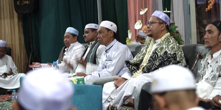 WAKIL BUPATI HSS HADIRI PEMBUKAAN MAJELIS TA’LIM SA’ADATUL MUTTAQIN DAN HAUL DATU KELAMPAYAN DI DAHA UTARA