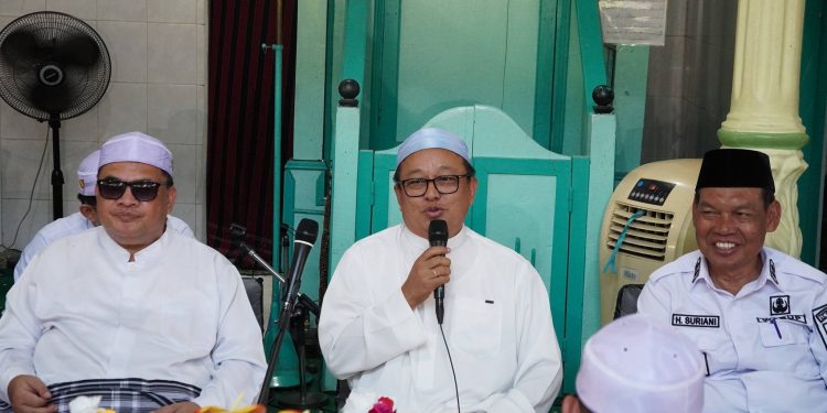 WABUP HADIRI HAUL PERTAMA TGH M. MARZUKI ISMAIL BERSAMA RATUSAN JAMAAH