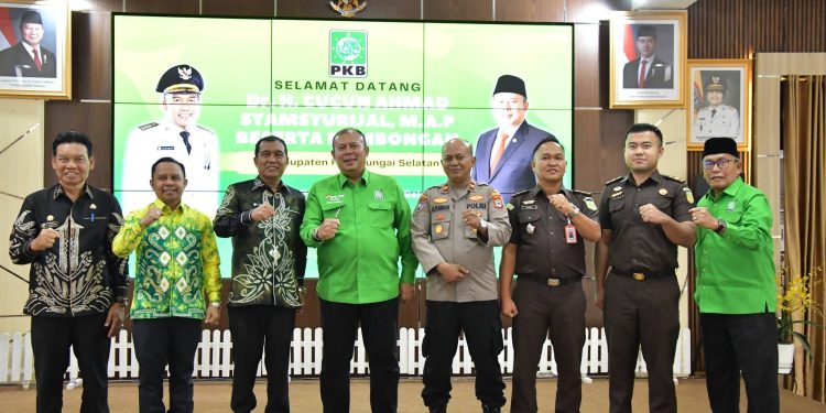 PEMKAB HSS SAMBUT KUNJUNGAN WAKIL KETUA DPR RI DI PENDOPO