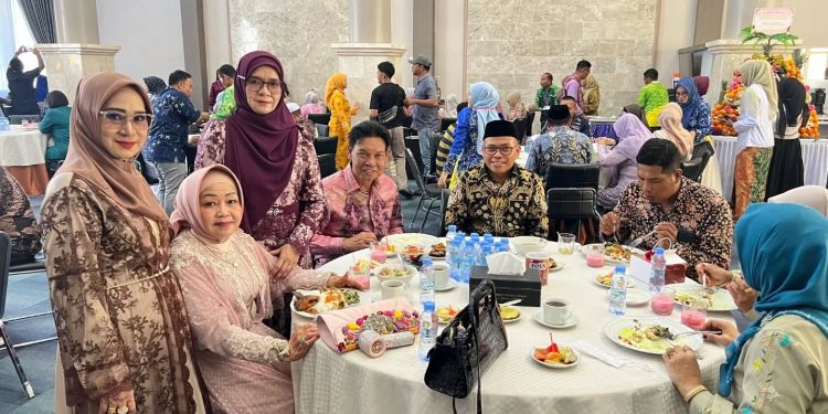 WAKIL BUPATI HSS HADIRI RESEPSI PERNIKAHAN PUTRI BUPATI HST