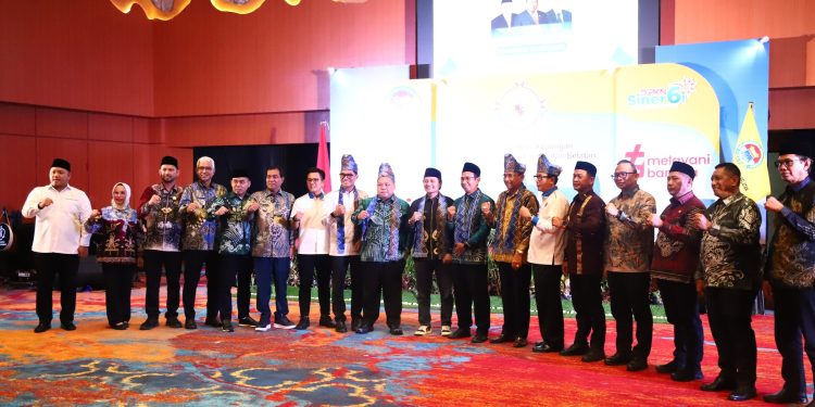 BUPATI HSS HADIRI SEMINAR NASIONAL SINERGI BPK DAN PEMANGKU KEPENTINGAN UNTUK MEMBANGUN BANUA