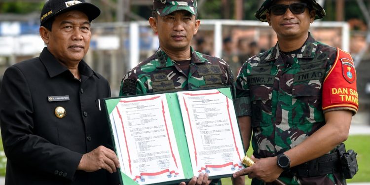 TNI TURUN KE DESA: BUPATI HSS DAN DANDIM 1003 KOMPAK BUKA TMMD KE 128