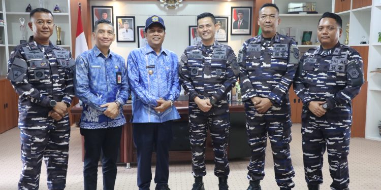 BUPATI HSS TERIMA KUNJUNGAN DANLANAL BANJARMASIN, BAHAS PERSIAPAN HUT ALRI DIVISI IV PERTAHANAN KALIMANTAN YANG KE 77 TAHUN