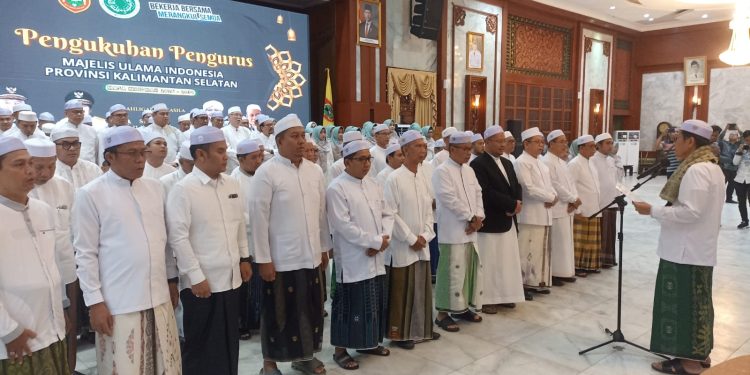 PENGUKUHAN PENGURUS MUI KALSEL 2026-2031 : TGH. AHMAD SYAIRAZI RESMI NAKHODAI ULAMA KALIMANTAN SELATAN