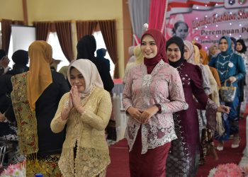 SEMANGAT KARTINI MENGGEMA DI HSS: PEREMPUAN PGRI GELAR LOMBA KEBAYA, TEGASKAN PERAN GURU SEBAGAI PELESTARI BUDAYA