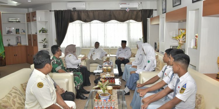 BUPATI APRESIASI SEMANGAT DAN KERJA KERAS PASKIBRAKA KABUPATEN HULU SUNGAI SELATAN