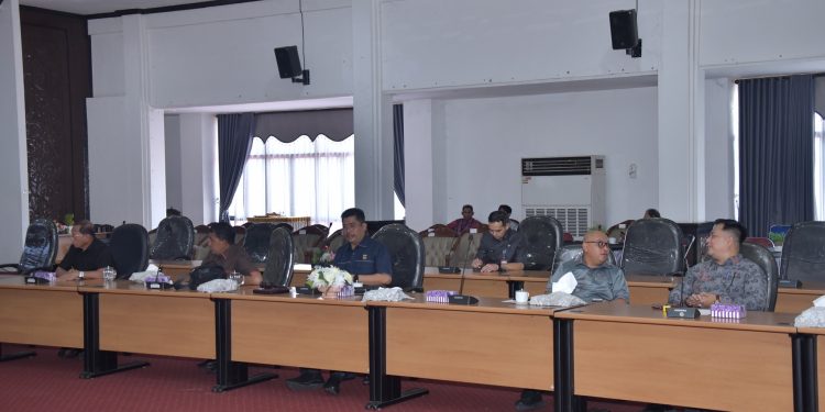PEMKAB HSS & DPRD PERKUAT KOMITMEN TINGKATKAN LAYANAN BPJS KESEHATAN