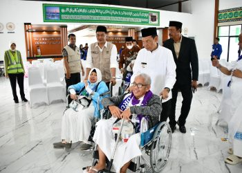 DOA DAN HARAPAN MENGIRINGI, CALON JEMAAH HAJI ASAL KABUPATEN HSS DIBERANGKATKAN MENUJU TANAH SUCI