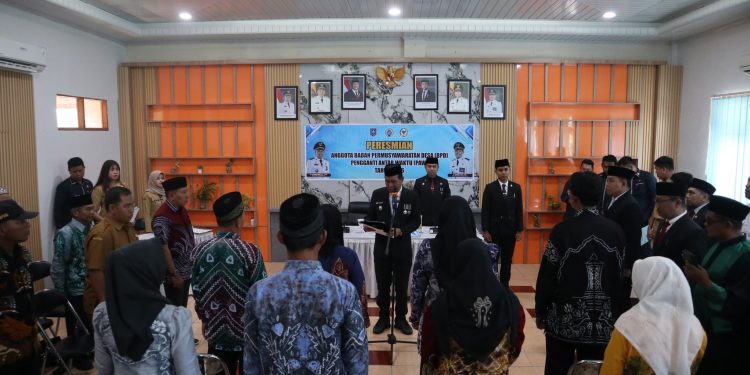 BUPATI HSS LANTIK DAN AMBIL SUMPAH ANGGOTA BPD ANTAR WAKTU, TEKANKAN AMANAH DAN SINERGI