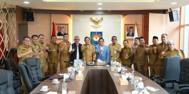 BUPATI HSS TEMUI MENDAGRI BAHAS PROGRAM STRATEGIS DAERAH